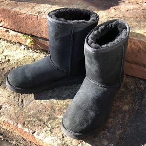 UGG Classic Short II Suede Water-Repellent Boots - Black - Size 7